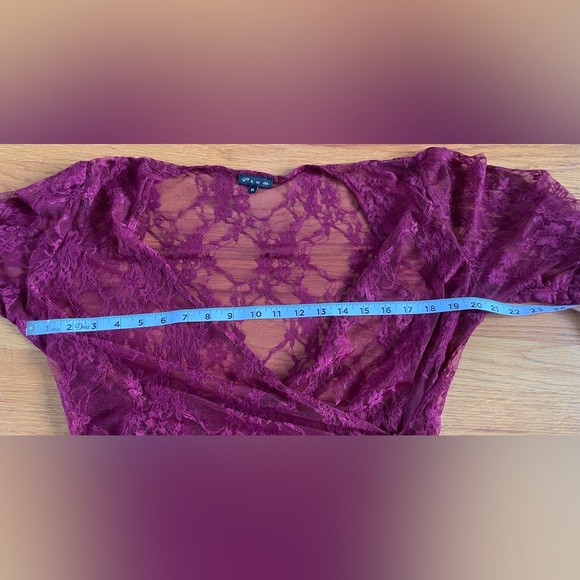 Plumb Brand Wrap Lace Top Burgundy 23” Ptp - Picture 4 of 6